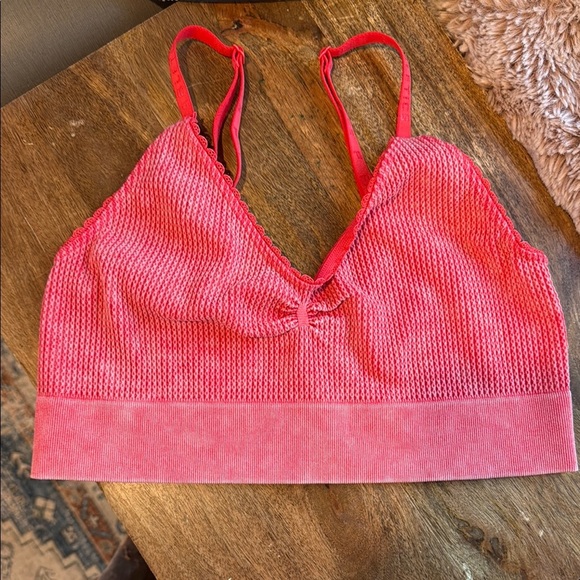Fabletics Pink Seamless V-Neck Bra with Spaghetti Straps size Medium - Picture 1 of 3